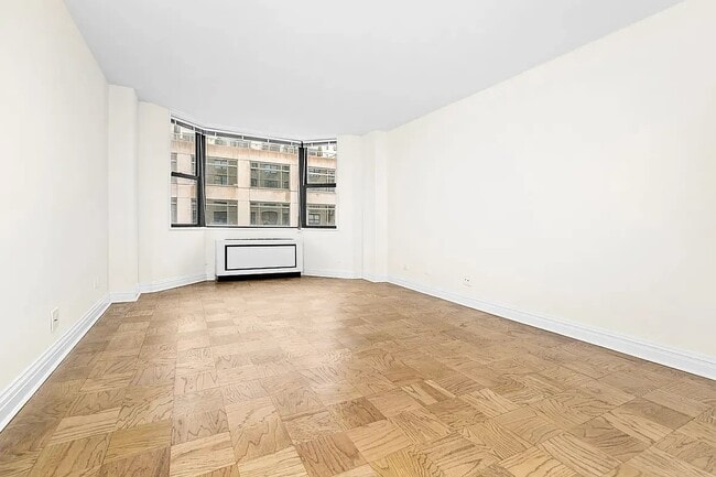 Building Photo - 420 E 72nd St