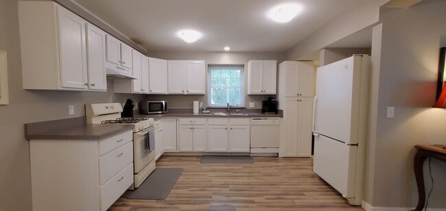 Foto del edificio - Furnished 3 Beds/2 Baths Old Mission Penin...