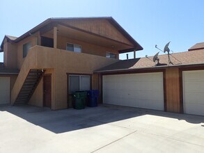 Building Photo - 1013 W Perdew Ave