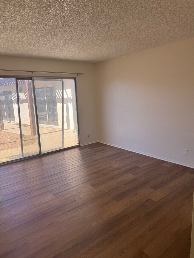 Foto del edificio - 74430 Driftwood Dr