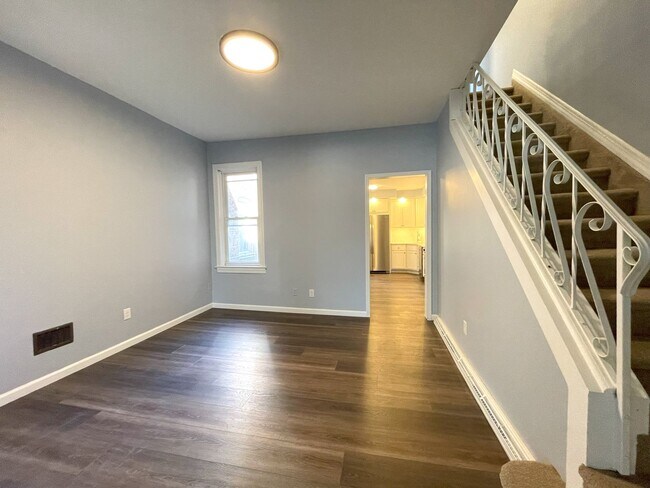 Building Photo - Updated 3 bedroom 1 bathroom home