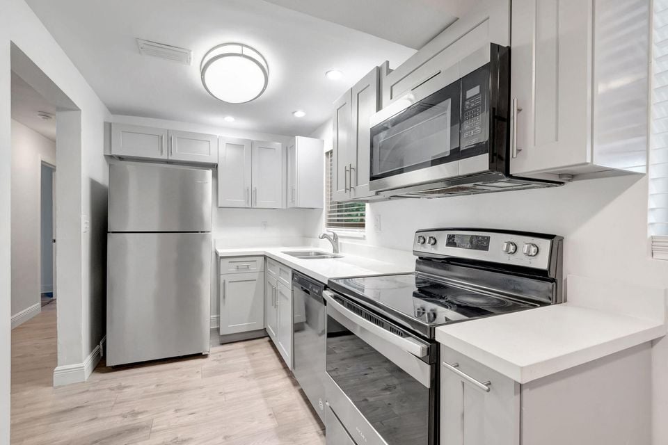 Primary Photo - 222 SW 14th Ave