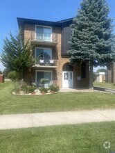 Building Photo - 16558 Crescent Ave