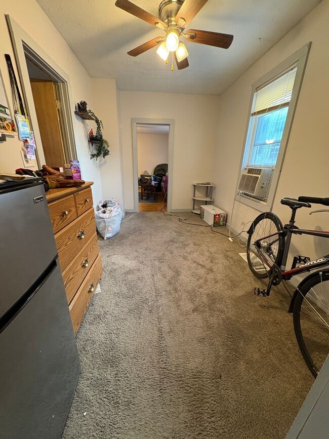 Building Photo - 2 Bedroom 1 Bathroom
