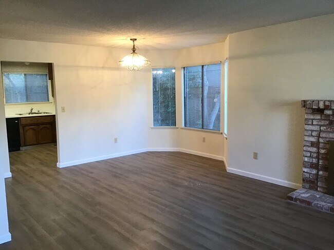 Building Photo - Greenhaven four bedroom.