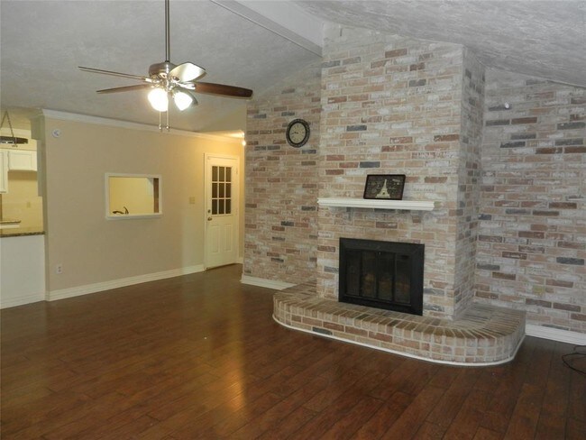 Building Photo - 10402 Long River Dr