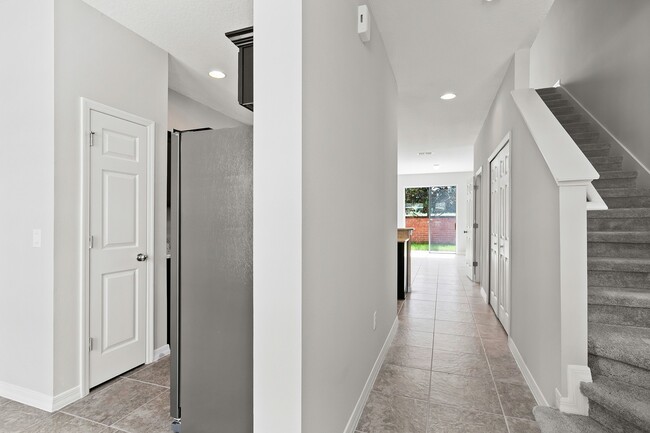 Foto del edificio - 4/2.5 Beautiful Energy Efficient Townhome ...