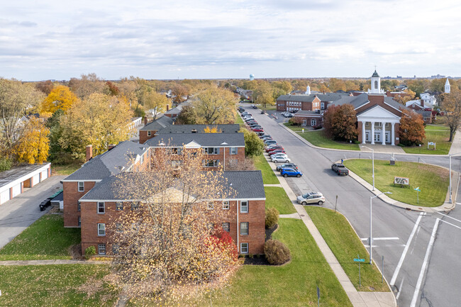 Building Photo - Highland View