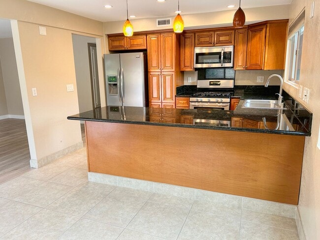 Building Photo - 33932 El Encanto Ave