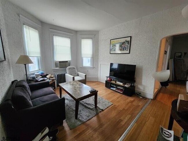 Building Photo - 5005 Ventnor Ave
