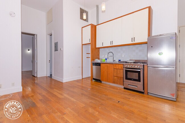 Foto del edificio - 949 Willoughby Ave