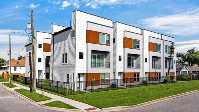 Foto del edificio - 2421 Harrington St