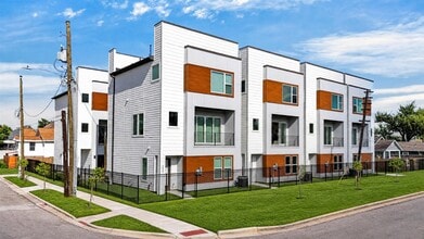 Building Photo - 2421 Harrington St