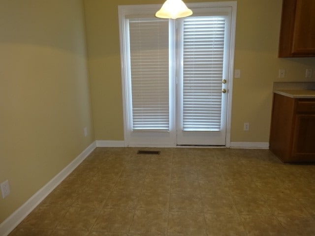 Building Photo - 2271 Dewey Dr