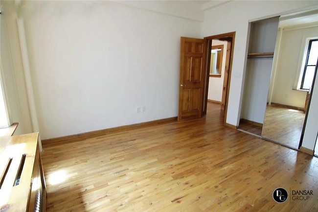 Building Photo - 106 W 69th St