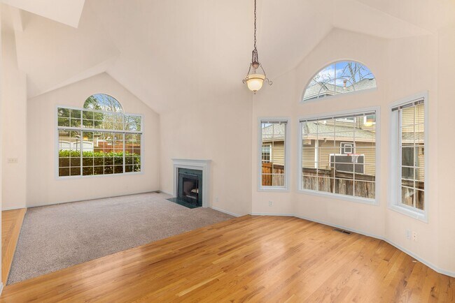 Foto del edificio - Next to Microsoft - Updated 4 Bedroom 2.5 ...