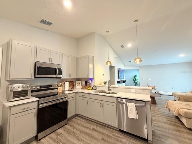 Building Photo - 35255 Crescent Creek Dr