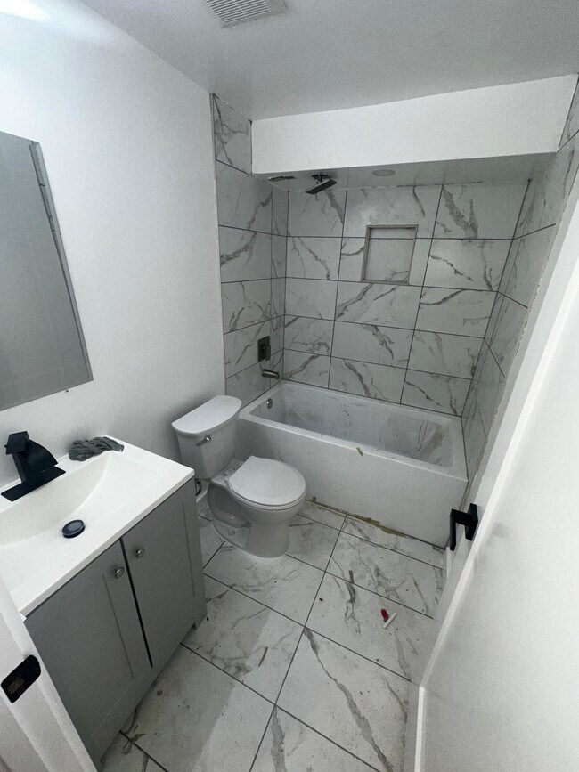 Photo - 408 Chaplin St SE Townhome