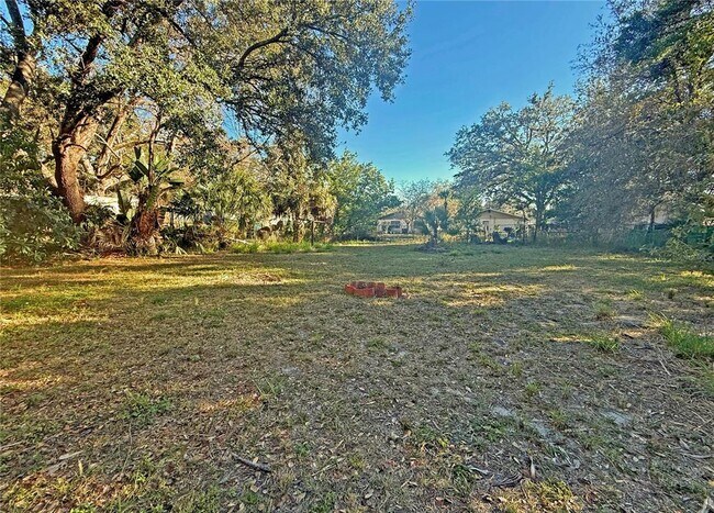 Foto del edificio - 3215 E Louisiana Ave