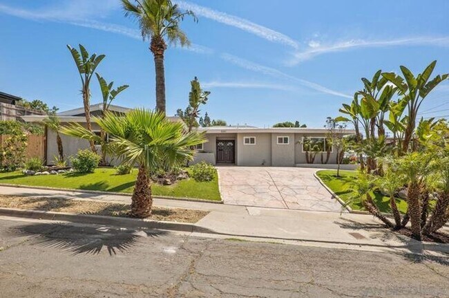 Foto del edificio - Just Listed! Stunning 4BR/2BA Fully Renova...