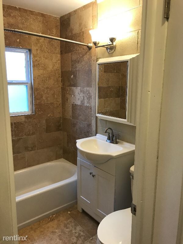 Building Photo - 1 br, 1 bath Apartment - 1355B Oakland Ave