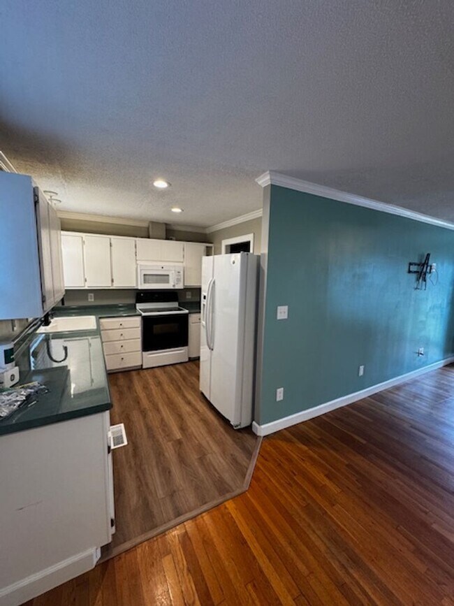 Building Photo - Home for Rent in Middle of Johnson City!