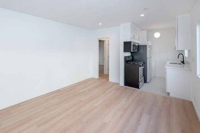 Building Photo - 2755 Redondo Blvd