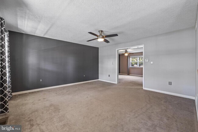 Building Photo - 17141 Mount Airy Rd