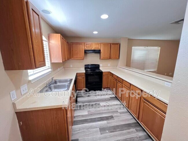 Building Photo - 10523 Hunters Pond