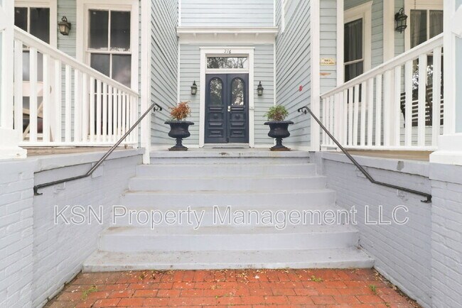 Building Photo - 216 W Park Ave