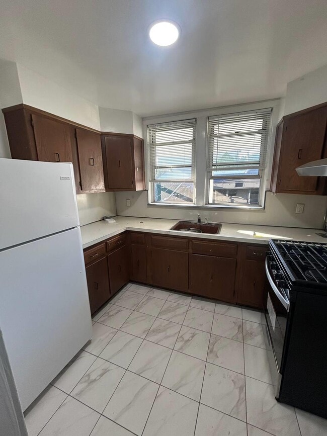 Building Photo - 3175 Layton Ave