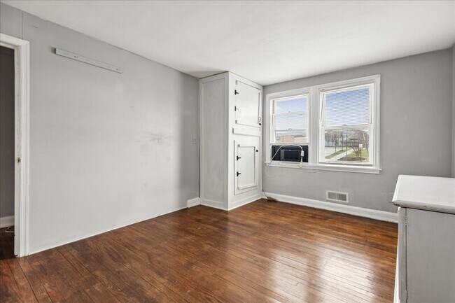 Foto del edificio - 3914 Erdman Ave