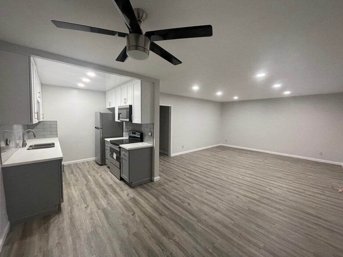 Foto principal - 1020 S Sherbourne Dr