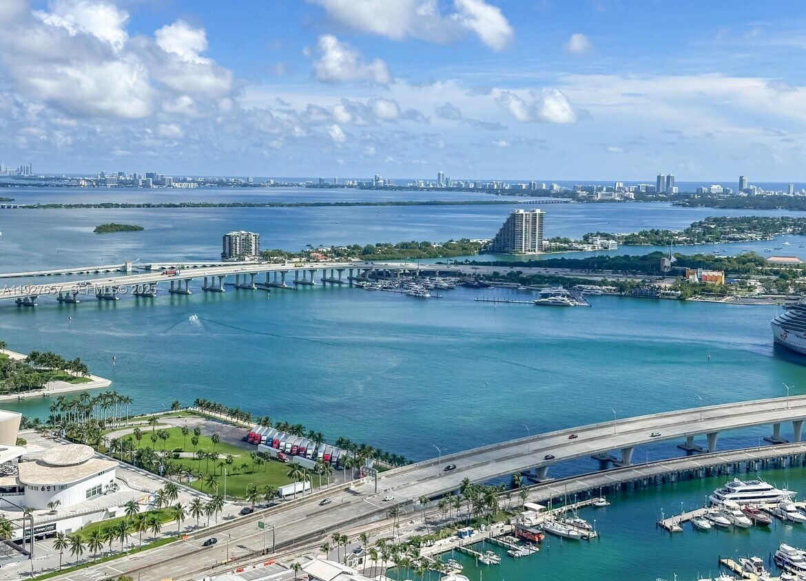 Foto principal - 244 Biscayne Blvd