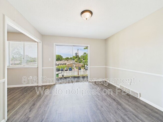 Foto del edificio - 8030 Campbell St