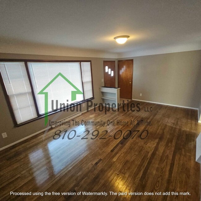 Foto del edificio - 3033 Pine Grove Ave