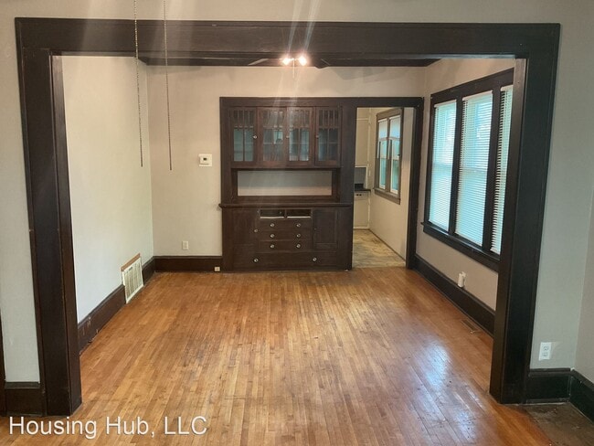 Building Photo - 2 br, 1 bath House - 2430 Logan Ave N