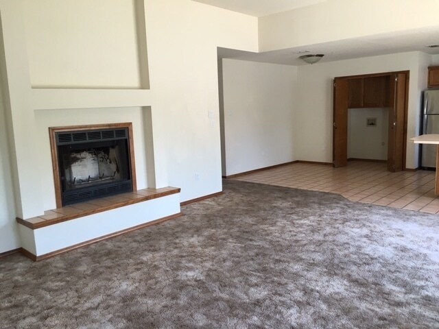 Building Photo - Cute 3 bedroom - 2 bath-2 car garage