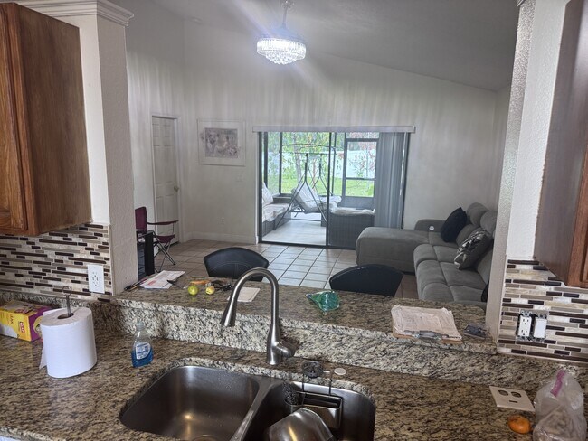 Foto del edificio - 2474 Shelby Cir