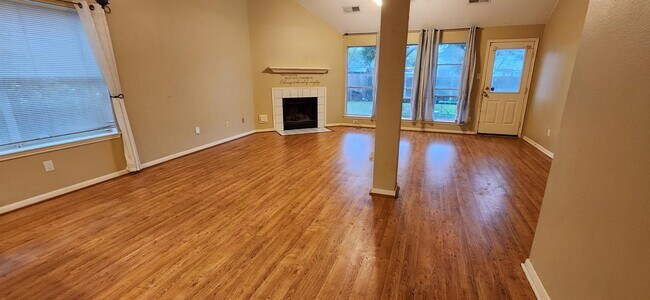 Foto del edificio - 14423 Cypress Ridge Dr