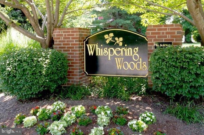 Building Photo - 1656 Woodtree Ct E