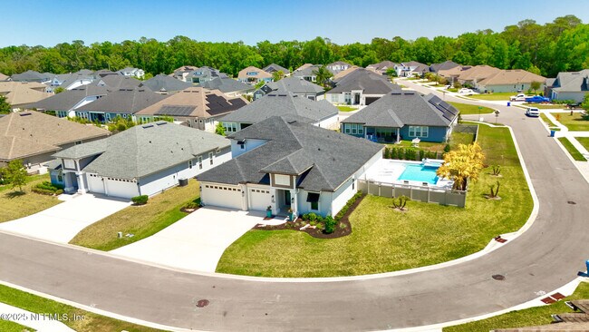 Foto del edificio - 318 Windwalker Dr