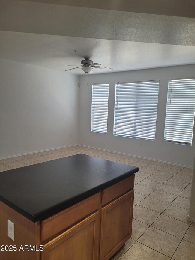 Foto del edificio - 280 S Evergreen Rd