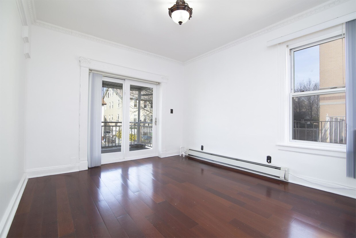 Primary Photo - 637 E 225th St