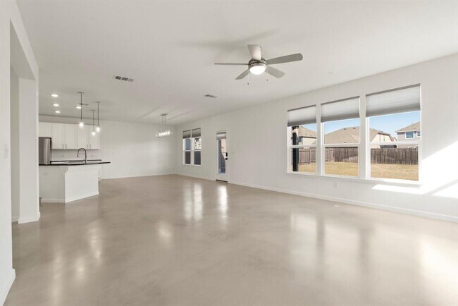 Foto del edificio - 7400 Lowery Xing