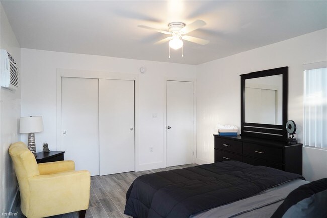 Building Photo - 905 NE 18th Ave