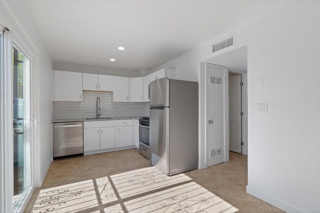 Building Photo - 2304 N 10th Ave