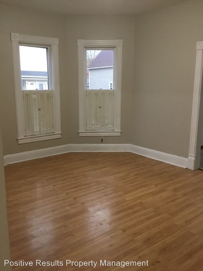Building Photo - 2 br, 1 bath House - 402 N Apple