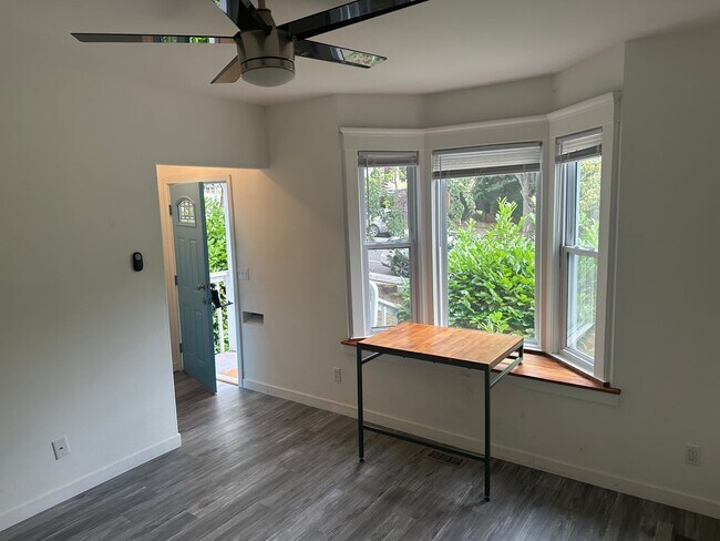 Foto del edificio - 2117 E Union St