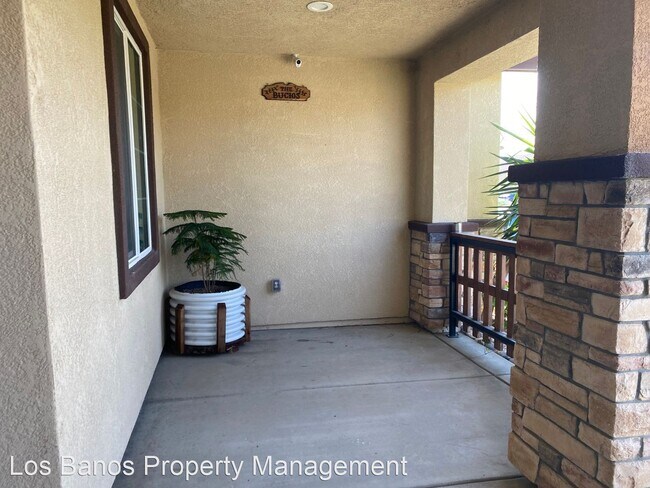Building Photo - 4 br, 2.5 bath House - 2493 N Rock Creek D...
